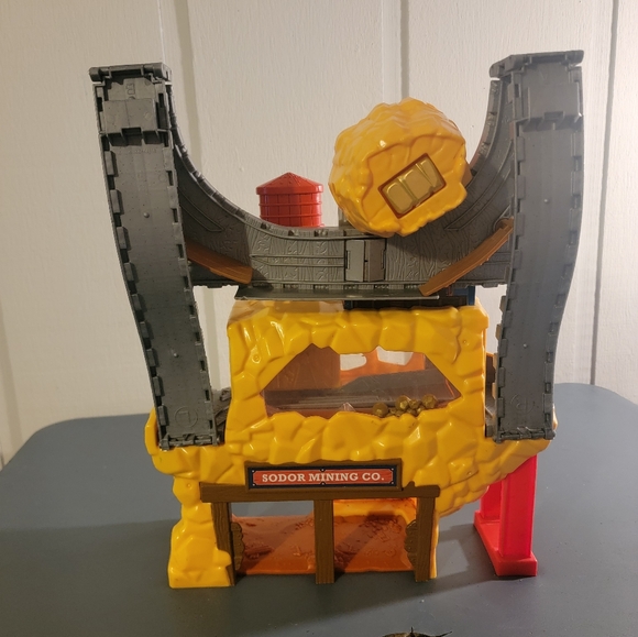 Thomas & Friends Sodor Mining Co Rumbling Gold Mine Track Playset Take-n-Play - Picture 4 of 4